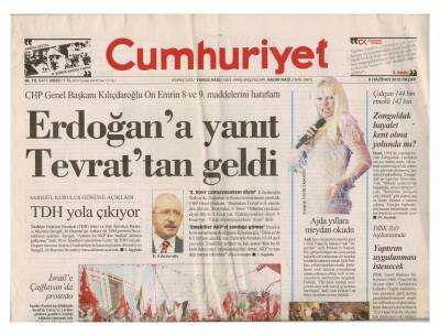 Cumhuriyet Gazetesi 6 Haziran 2010 - Ajda Pekkan Yıllara Meydan Okudu GZ48015 - 1