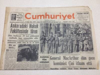 Cumhuriyet Gazetesi 6 Kasım 1950 - General MacArthur Komünist Çini İtham Etti GZ52595 - 1