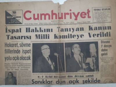 Cumhuriyet Gazetesi - 6 Kasım 1960 - Sabıklar Dün Açık Şekilde Ayrıldılar GZ112717 - 1