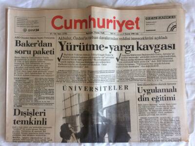 Cumhuriyet Gazetesi 6 Kasım 1990 - Gorbiye Ağır Darbe GZ73020 - 1