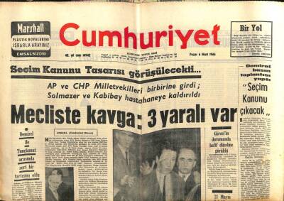 Cumhuriyet Gazetesi 6 Mart 1966 - Mecliste Kavga 3 Yaralı Var GZ103073 - 2