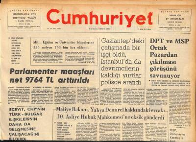 Cumhuriyet Gazetesi 7 Ocak 1977 - Edirnekapıdaki Ana Boru Patlayınca , İstanbulun Pek Çok Semti Yine Susuz Kaldı GZ115397 - 1
