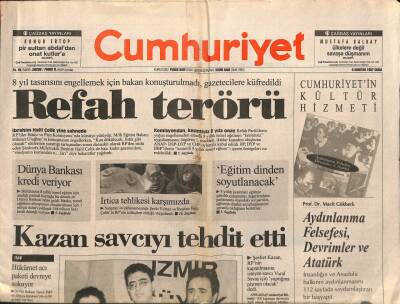 Cumhuriyet Gazetesi 8 Ağustos 1997 - Denktaş Montreuxye Avantajlı Gidiyor - ÖYSnin Şampiyonları GZ96424 - 1