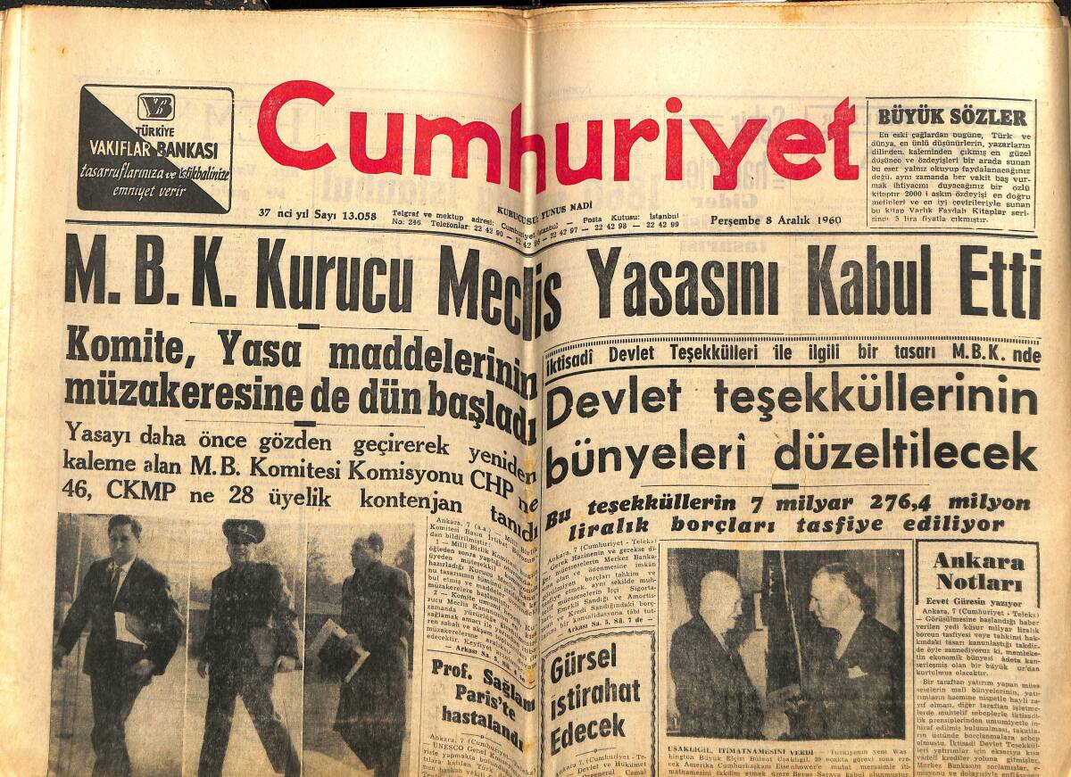 Cumhuriyet Gazetesi 8 Aralık 1960 - Menderes'i Karşılamak İçin SEKA'da Yapılan Yolsuzluk - Fransız Ordusunun İkiye Bölünmesi Tehlikesi Bölündü GZ143564 - 1