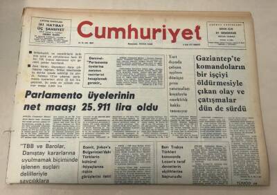 Cumhuriyet Gazetesi 8 Ocak 1977 GZ1142 - 1