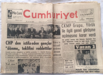 Cumhuriyet Gazetesi 9 Ocak 1963 - CHPden İstifa Eden Gençler Dönme Teklifini Reddettiler - GZ19429 - 1