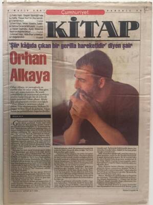 Cumhuriyet Gazetesi Kitap Eki 3 Mayıs 2001 - Şiir Kağıda Çıkan Bir Gerilla Hareketidir Diyen Şair Orhan Alkaya GZ26187 - 1