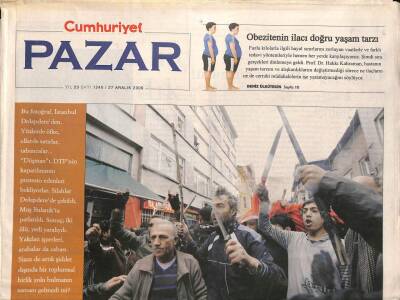 Cumhuriyet Gazetesi Pazar Eki 27 Aralık 2009 - Yaşam Ve Kurtuluşa Dair Bir Eylem - Akıntıya Karşı Redd GZ95459 - 1