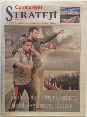 Cumhuriyet Gazetesi Strateji Eki 16 Mayıs 2005 - Dünya Liderleri Moskovada Kendi Ülkeleri İçin Barışın 60.Yıl Törenlerinde Buluştular GZ22376 - 1