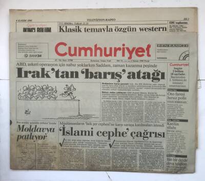 Cumhuriyet Gazetesi Televizyon - Radyo Eki İle 4 Kasım 1990 - ABD , Askeri Operasyon İçin Nabız Yoklarken Saddam , Zaman Kazanma Peşinde GZ7861 - 1
