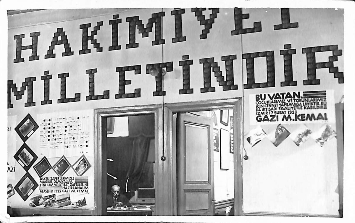 Cumhuriyet'in İlk Yılları – Zonguldak Halkevi Fıkra Reisi Mithat Akif Bey'e Atıf İçeren 10.Yıla Özel El Yazılı Fotokart , 