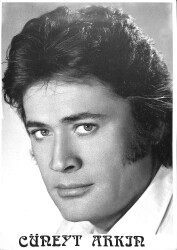 Cüneyt Arkın Siyah-Beyaz Kartpostal (Orta Boy) KRT21832 - Gökçekoleksiyon