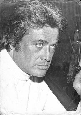 Cüneyt Arkın Siyah Beyaz Orta Boy Kartpostal KRT18652 - 1