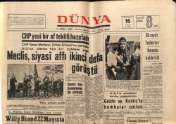 Dünya Gazetesi 16 Mayıs 1969 - Zeki Müren , Avni Anıl İle Bir Çalışma Esnasında GZ80565 - 1