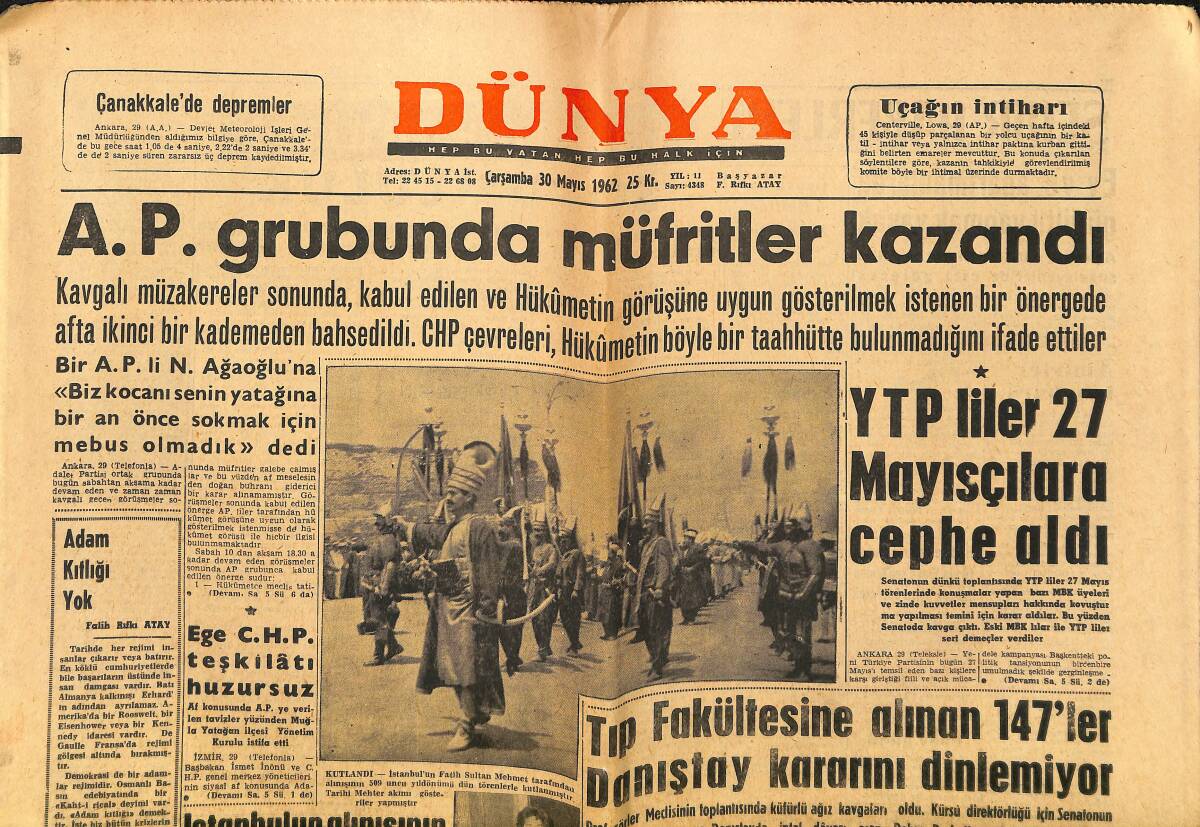 Dünya Gazetesi 30 Mayıs 1962 - Adana'daki Yassıada Mahkumları İstedikleri Cezaevine Gönderiliyor - E. Taylor'u Nihayet Bir Yılan Sokabildi GZ147906 - 1