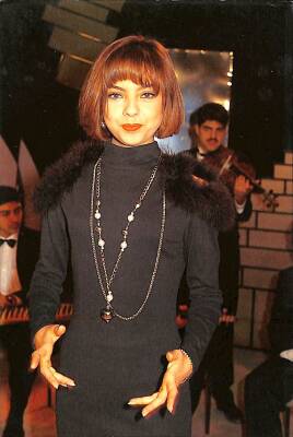 Ebru Gündeş Kartpostal KRT19019 - 1