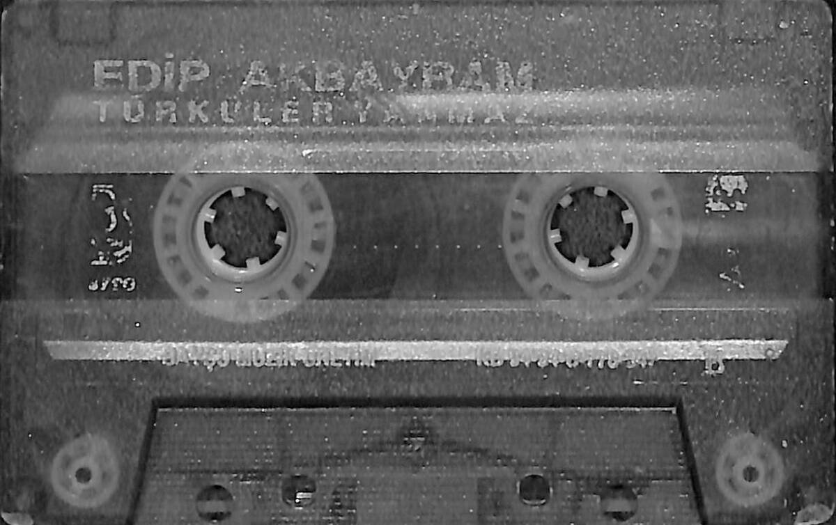 Edip Akbayram - Türküler Yanmaz Kaset (Kırmızı Bandrol - İkinci El) KST27903 - 1