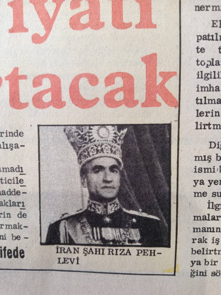 Ege Telgraf Gazetesi 11 Nisan 1975 - İran Şahı İhtar Etti Petrol Fiyatı Tekrar Artacak! - Başkan Ford'un Çağrısı 'Türkiye'ye Yardım Tekrar Başlamalı' GZ145211 - 2