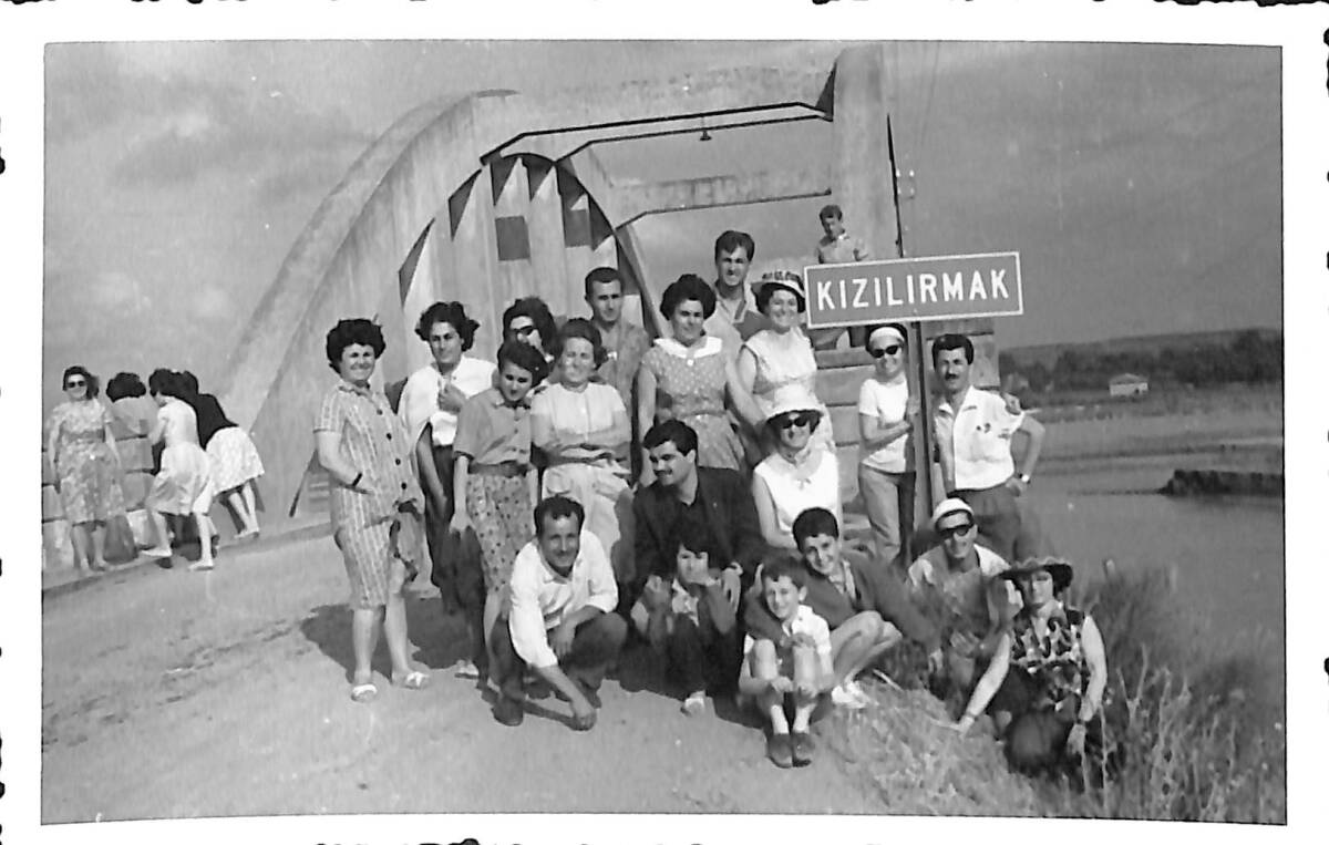 Erken Cumhuriyet Dönemi - BafraKızılırmak Köprüsü Önünde Çekilmiş Hatıra Fotoğrafı FT17 - 1