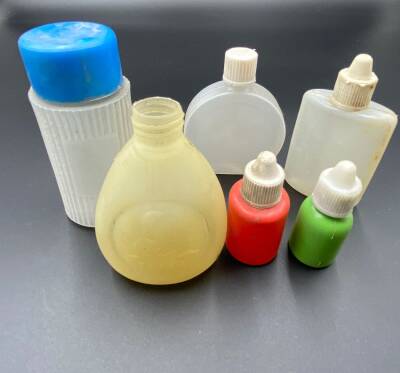 Eski Dönem Boş Plastik Şişeler AOB3271 (N) - 1