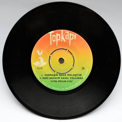 Fatma Müjgan Avaz - 1-Sarmaşık Güle Dolaştım 2-Seni Aradım Sahil Yolunda Mini LP PLK4130 - 1