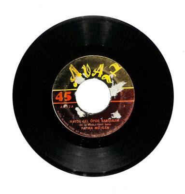 Fatma Müjgan - Haydi Gel Öpde Barışalım Leylaklar Altında (107) PLK15963 - 1