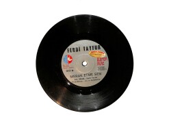 Ferdi Tayfur – Merak Etme Sen / Söz Veriyorum 45’lik Plak – Elenor (10/7.5) PLK26998 - 2