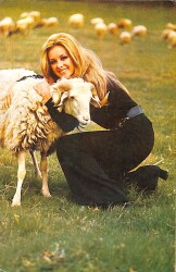 Filiz Akın Kartpostal (Küçük Boy) KRT23912 - Gökçekoleksiyon