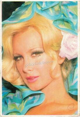 Filiz Akın Orta Boy Kartpostal KRT1318 - 1