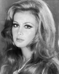 Filiz Akın Siyah Beyaz Kartpostal KRT18484 - Gökçekoleksiyon