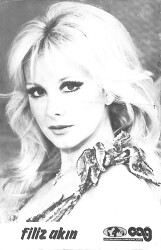 Filiz Akın Siyah Beyaz Kartpostal (Küçük Boy) KRT23793 - Gökçekoleksiyon