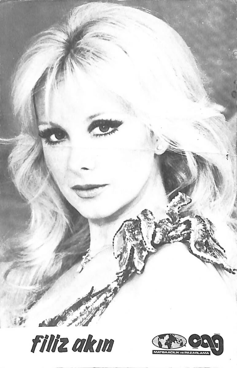 Filiz Akın Siyah Beyaz Kartpostal (Küçük Boy) KRT23793 - 1