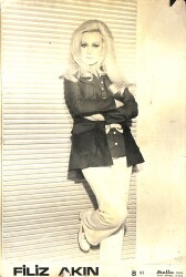 Filiz Akın Siyah-Beyaz Orta Boy Kartpostal KRT18913 - Gökçekoleksiyon