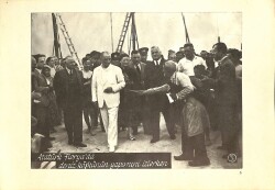 Film Radyo Televizyon ile Eğitim Merkezi – Atatürk Fotoğraf Sayfaları Atatürk Floryada Deniz Köşkünün Yapımını İzlerken KRT19792 - Gökçekoleksiyon