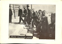 Film Radyo Televizyon ile Eğitim Merkezi – Atatürk Fotoğraf Sayfaları Atatürk Haydarpaşa Garında KRT19751 - Gökçekoleksiyon