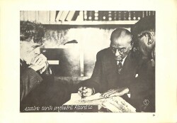 Film Radyo Televizyon ile Eğitim Merkezi – Atatürk Fotoğraf Sayfaları Atatürk Tarih Profesörü Pitardla KRT19765 - Gökçekoleksiyon