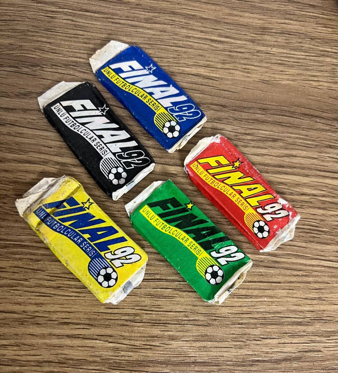 FİNAL 92 (ÜLKER) Ünlü Futbolcular Serisi Beş Farklı Renk Lot# SKZ1919 - 3