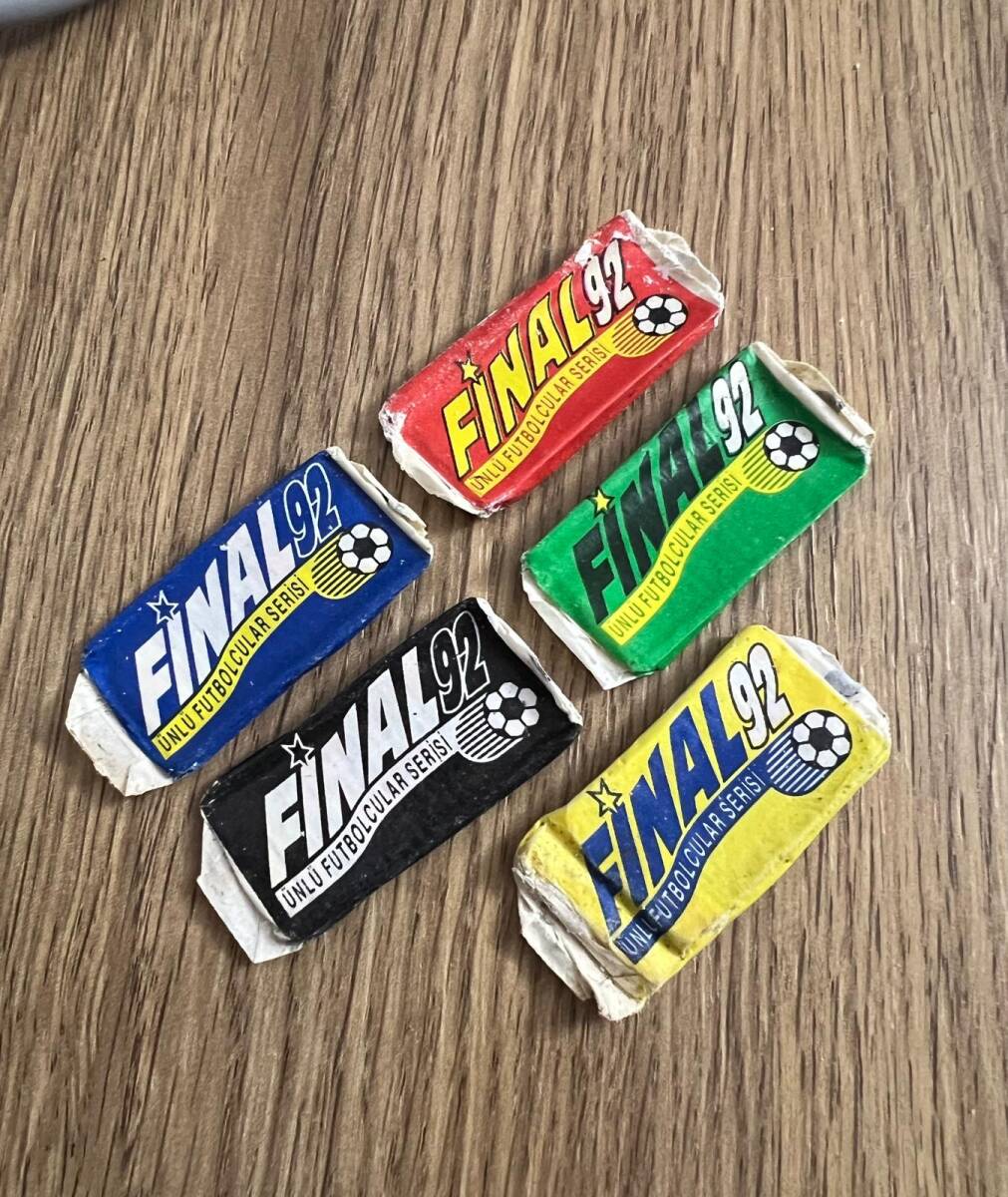 FİNAL 92 (ÜLKER) Ünlü Futbolcular Serisi Beş Farklı Renk Lot# SKZ1919 - 2