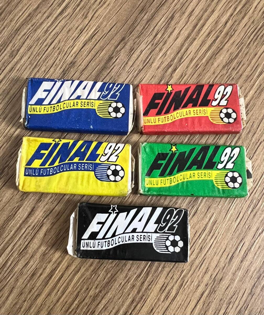 FİNAL 92 (ÜLKER) Ünlü Futbolcular Serisi Beş Farklı Renk Lot# SKZ1918 - 3