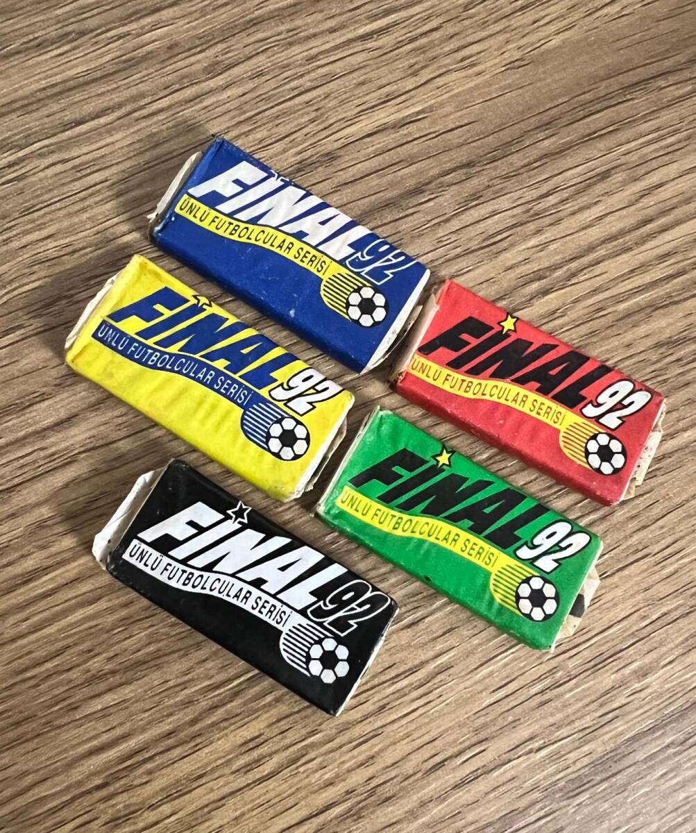 FİNAL 92 (ÜLKER) Ünlü Futbolcular Serisi Beş Farklı Renk Lot# SKZ1918 - 2