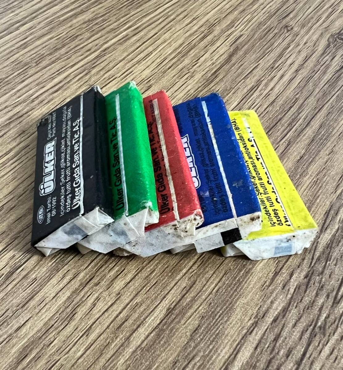 FİNAL 92 (ÜLKER) Ünlü Futbolcular Serisi Beş Farklı Renk Lot# SKZ1918 - 6