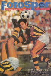 Fotospor Haftalık Spor Dergisi 1 Ekim 1968 Sayı 108 - Tük Futbolunda En Uzun Çarşamba, Fenerbahçe Maçından Bir Kare NDR85972 - Gökçekoleksiyon