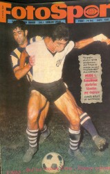 Fotospor Haftalık Spor Dergisi 2 Eylül 1969 Sayı 156 - Fenerbahçe - Beşiktaş Maçında Yaşar , Süreyya Çekişmesi, Millev NDR86032 - Gökçekoleksiyon