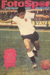 Fotospor Haftalık Spor Dergisi 3 Aralık 1968 Sayı 117 - Beşiktaşın İzmirspor Maçında Çok Yorulan Oyuncularından Birisi Olan Faruk,Meşin Topun Peşinde NDR85981 - Gökçekoleksiyon