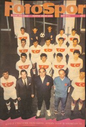 Fotospor Haftalık Spor Dergisi Sayı 2 - 16 Kişilik A Milli Futbol Takım Kadrosu, Antrenör Suvari Ve Yardımcıları İle NDR85993 - Gökçekoleksiyon