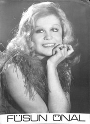 Füsun Önal Orta Boy Siyah Beyaz Kartpostal KRT1567 - Gökçekoleksiyon