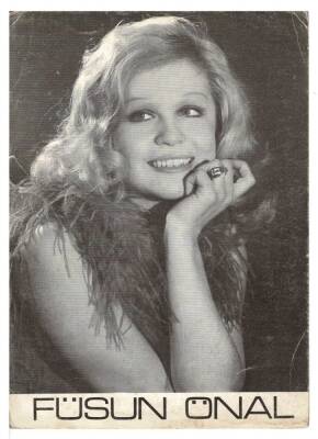 Füsun Önal Siyah Beyaz Kartpostal KRT7635 - 1