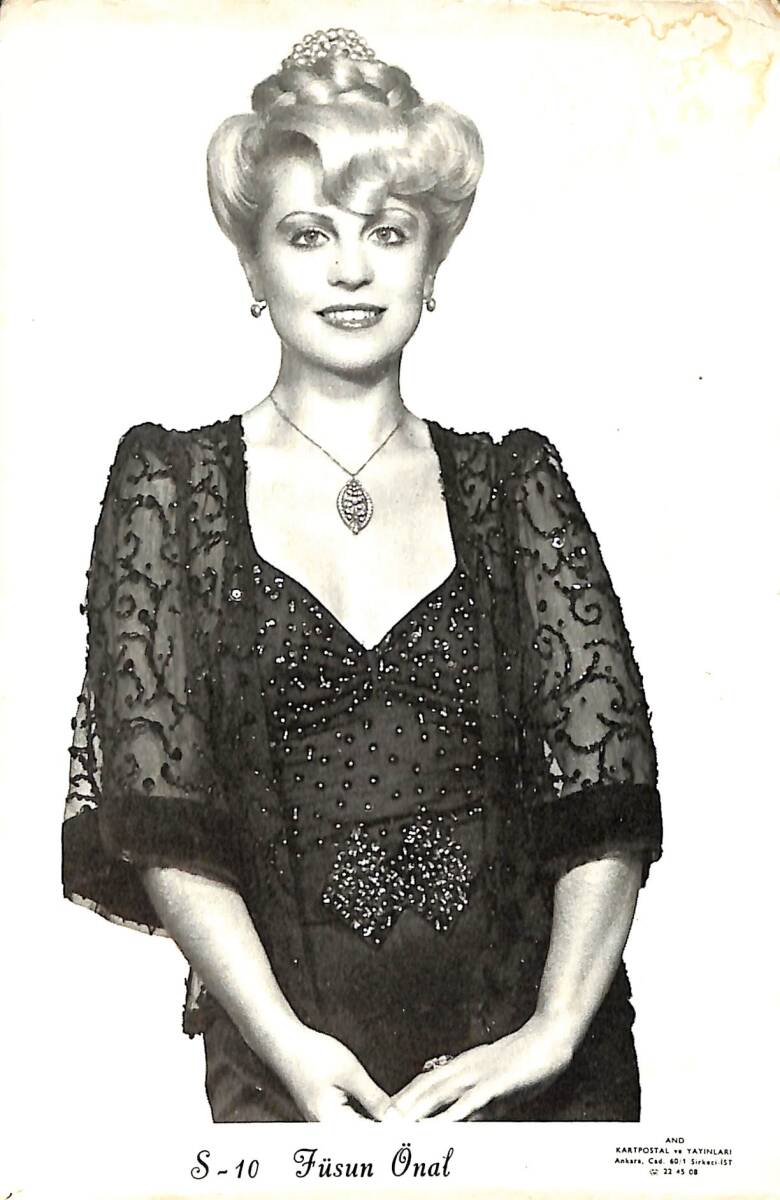 Füsun Önal Siyah Beyaz Kartpostal (Küçük Boy) KRT23792 - 1