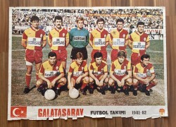 GALATASARAY FUTBOL TAKIMI 1981-82 ULTRA DEV BOY KARTPOSTAL (70X50cm) KRT17538 - Gökçekoleksiyon