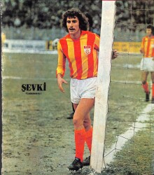  Galatasaray Futbolcu Şevki Poster KRT21177 - Gökçekoleksiyon